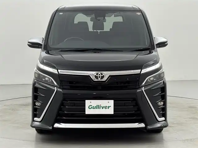 トヨタ ヴォクシー ZS 煌Ⅱ 福岡県 2020(令2)年 4.3万km ブラック 純正９型ナビ／フルセグTV　/バックカメラ　/ビルトインＥＴＣ　/前方ドラレコ　/クルーズコントロール　/コーナーセンサー　/衝突被害軽減ブレーキ　/レーンキープ　/アクセル踏み間違い防止　/オートマチックハイビーム　/MTモード付AT　/両側電動スライドドア　/LEDヘッドライト　/純正１６インチアルミホイール