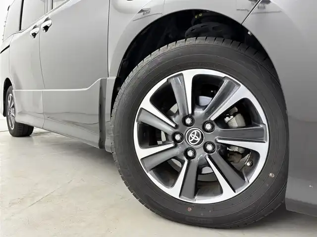 トヨタ ヴォクシー ZS 煌Ⅱ 福岡県 2020(令2)年 4.3万km ブラック 純正９型ナビ／フルセグTV　/バックカメラ　/ビルトインＥＴＣ　/前方ドラレコ　/クルーズコントロール　/コーナーセンサー　/衝突被害軽減ブレーキ　/レーンキープ　/アクセル踏み間違い防止　/オートマチックハイビーム　/MTモード付AT　/両側電動スライドドア　/LEDヘッドライト　/純正１６インチアルミホイール