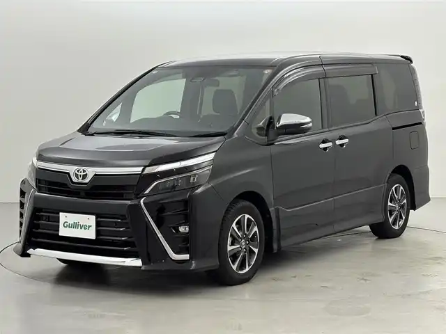 トヨタ ヴォクシー ZS 煌Ⅱ 福岡県 2020(令2)年 4.3万km ブラック 純正９型ナビ／フルセグTV　/バックカメラ　/ビルトインＥＴＣ　/前方ドラレコ　/クルーズコントロール　/コーナーセンサー　/衝突被害軽減ブレーキ　/レーンキープ　/アクセル踏み間違い防止　/オートマチックハイビーム　/MTモード付AT　/両側電動スライドドア　/LEDヘッドライト　/純正１６インチアルミホイール
