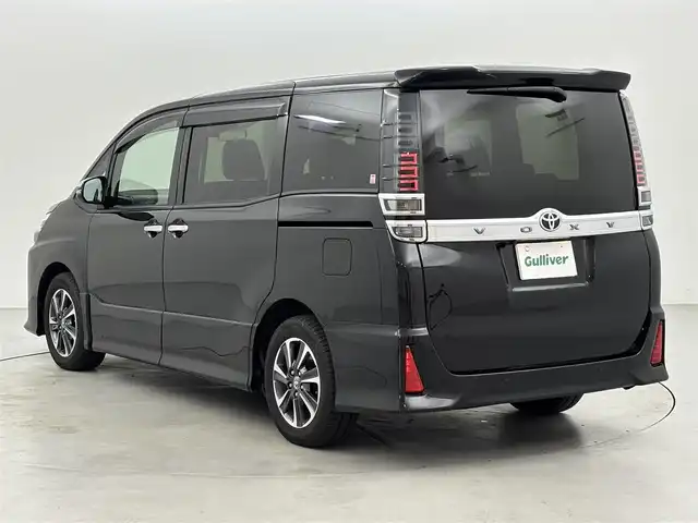 トヨタ ヴォクシー ZS 煌Ⅱ 福岡県 2020(令2)年 4.3万km ブラック 純正９型ナビ／フルセグTV　/バックカメラ　/ビルトインＥＴＣ　/前方ドラレコ　/クルーズコントロール　/コーナーセンサー　/衝突被害軽減ブレーキ　/レーンキープ　/アクセル踏み間違い防止　/オートマチックハイビーム　/MTモード付AT　/両側電動スライドドア　/LEDヘッドライト　/純正１６インチアルミホイール