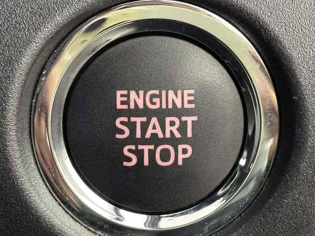 トヨタ ヴォクシー ZS 煌Ⅱ 福岡県 2020(令2)年 4.3万km ブラック 純正９型ナビ／フルセグTV　/バックカメラ　/ビルトインＥＴＣ　/前方ドラレコ　/クルーズコントロール　/コーナーセンサー　/衝突被害軽減ブレーキ　/レーンキープ　/アクセル踏み間違い防止　/オートマチックハイビーム　/MTモード付AT　/両側電動スライドドア　/LEDヘッドライト　/純正１６インチアルミホイール