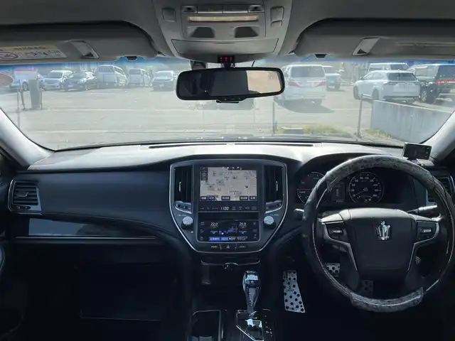 トヨタ クラウン ハイブリッド アスリートS Four 青森県 2016(平28)年 8.5万km ブラック ４WD/純正SDナビ/AM/FM/BT/SD/CD/DVD/AUX/フルセグ/横滑り防止装置/クルーズコントロール/クリアランスソナー/バックカメラ/ビルトインETC/ECOMODE/SNOWMODE/SPORTMODE/前席パワーシート/革巻きステアリング/ステアリングリモコン/MTモード付AT/プッシュスタート/スマートキー/LEDヘッドライト/オートライト/フォグランプ/電動格納ミラー/ウィンカーミラー/純正フロアマット/ドアバイザー/取説