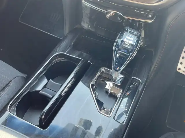 トヨタ クラウン ハイブリッド アスリートS Four 青森県 2016(平28)年 8.5万km ブラック ４WD/純正SDナビ/AM/FM/BT/SD/CD/DVD/AUX/フルセグ/横滑り防止装置/クルーズコントロール/クリアランスソナー/バックカメラ/ビルトインETC/ECOMODE/SNOWMODE/SPORTMODE/前席パワーシート/革巻きステアリング/ステアリングリモコン/MTモード付AT/プッシュスタート/スマートキー/LEDヘッドライト/オートライト/フォグランプ/電動格納ミラー/ウィンカーミラー/純正フロアマット/ドアバイザー/取説