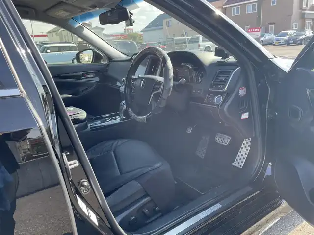 トヨタ クラウン ハイブリッド アスリートS Four 青森県 2016(平28)年 8.5万km ブラック ４WD/純正SDナビ/AM/FM/BT/SD/CD/DVD/AUX/フルセグ/横滑り防止装置/クルーズコントロール/クリアランスソナー/バックカメラ/ビルトインETC/ECOMODE/SNOWMODE/SPORTMODE/前席パワーシート/革巻きステアリング/ステアリングリモコン/MTモード付AT/プッシュスタート/スマートキー/LEDヘッドライト/オートライト/フォグランプ/電動格納ミラー/ウィンカーミラー/純正フロアマット/ドアバイザー/取説