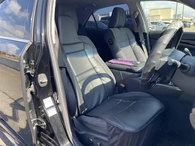 トヨタ クラウン ハイブリッド アスリートS Four 青森県 2016(平28)年 8.5万km ブラック ４WD/純正SDナビ/AM/FM/BT/SD/CD/DVD/AUX/フルセグ/横滑り防止装置/クルーズコントロール/クリアランスソナー/バックカメラ/ビルトインETC/ECOMODE/SNOWMODE/SPORTMODE/前席パワーシート/革巻きステアリング/ステアリングリモコン/MTモード付AT/プッシュスタート/スマートキー/LEDヘッドライト/オートライト/フォグランプ/電動格納ミラー/ウィンカーミラー/純正フロアマット/ドアバイザー/取説