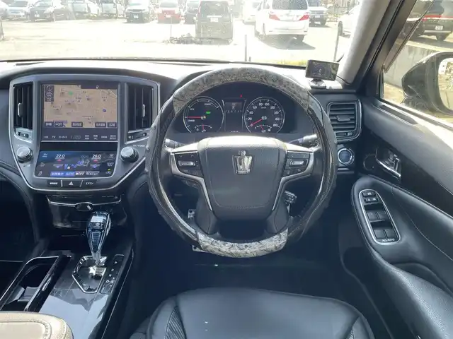 トヨタ クラウン ハイブリッド アスリートS Four 青森県 2016(平28)年 8.5万km ブラック ４WD/純正SDナビ/AM/FM/BT/SD/CD/DVD/AUX/フルセグ/横滑り防止装置/クルーズコントロール/クリアランスソナー/バックカメラ/ビルトインETC/ECOMODE/SNOWMODE/SPORTMODE/前席パワーシート/革巻きステアリング/ステアリングリモコン/MTモード付AT/プッシュスタート/スマートキー/LEDヘッドライト/オートライト/フォグランプ/電動格納ミラー/ウィンカーミラー/純正フロアマット/ドアバイザー/取説