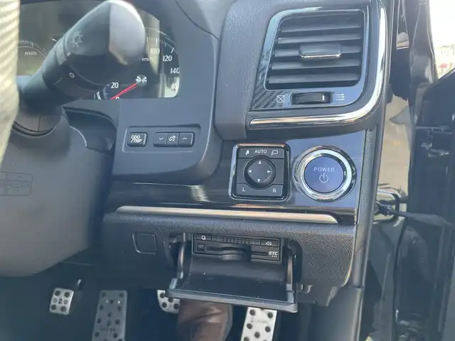 トヨタ クラウン ハイブリッド アスリートS Four 青森県 2016(平28)年 8.5万km ブラック ４WD/純正SDナビ/AM/FM/BT/SD/CD/DVD/AUX/フルセグ/横滑り防止装置/クルーズコントロール/クリアランスソナー/バックカメラ/ビルトインETC/ECOMODE/SNOWMODE/SPORTMODE/前席パワーシート/革巻きステアリング/ステアリングリモコン/MTモード付AT/プッシュスタート/スマートキー/LEDヘッドライト/オートライト/フォグランプ/電動格納ミラー/ウィンカーミラー/純正フロアマット/ドアバイザー/取説