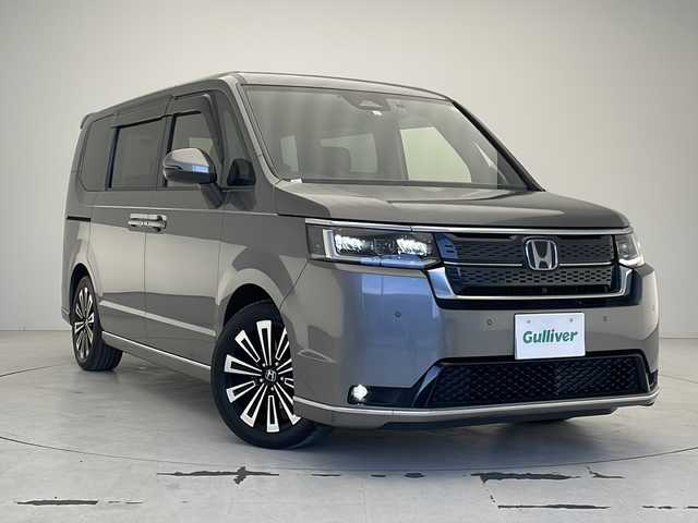 ホンダ ステップワゴン スパーダ eHEV プレミアムライン 沖縄県 2023(令5)年 3.1万km スーパープラチナグレーメタリック 純正ナビ　【LXM-237VFLi】/　(フルセグTV　Bluetooth　CD/DVD)/マルチビューカメラシステム　　/前後ドライブレコーダー　/両側パワースライドドア　/アダプティブクルーズコントロール　/ＬＥＤヘッドライト　/電動リアゲート　/ＥＴＣ/プッシュスタート/スマートキー/スペアキー/シートヒーター　