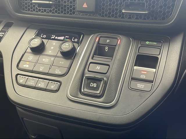 ホンダ ステップワゴン スパーダ eHEV プレミアムライン 沖縄県 2023(令5)年 3.1万km スーパープラチナグレーメタリック 純正ナビ　【LXM-237VFLi】/　(フルセグTV　Bluetooth　CD/DVD)/マルチビューカメラシステム　　/前後ドライブレコーダー　/両側パワースライドドア　/アダプティブクルーズコントロール　/ＬＥＤヘッドライト　/電動リアゲート　/ＥＴＣ/プッシュスタート/スマートキー/スペアキー/シートヒーター　