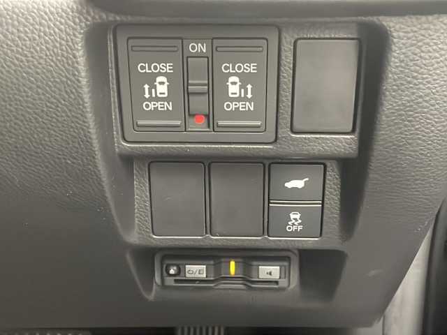 ホンダ ステップワゴン スパーダ eHEV プレミアムライン 沖縄県 2023(令5)年 3.1万km スーパープラチナグレーメタリック 純正ナビ　【LXM-237VFLi】/　(フルセグTV　Bluetooth　CD/DVD)/マルチビューカメラシステム　　/前後ドライブレコーダー　/両側パワースライドドア　/アダプティブクルーズコントロール　/ＬＥＤヘッドライト　/電動リアゲート　/ＥＴＣ/プッシュスタート/スマートキー/スペアキー/シートヒーター　