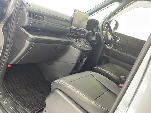 ホンダ ステップワゴン スパーダ eHEV プレミアムライン 沖縄県 2023(令5)年 3.1万km スーパープラチナグレーメタリック 純正ナビ　【LXM-237VFLi】/　(フルセグTV　Bluetooth　CD/DVD)/マルチビューカメラシステム　　/前後ドライブレコーダー　/両側パワースライドドア　/アダプティブクルーズコントロール　/ＬＥＤヘッドライト　/電動リアゲート　/ＥＴＣ/プッシュスタート/スマートキー/スペアキー/シートヒーター　