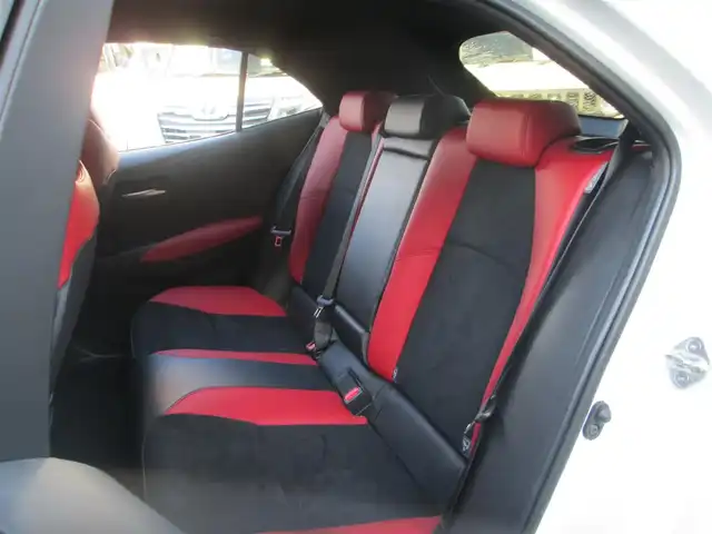 トヨタ カローラ スポーツ ハイブリッドG Z 千葉県 2022(令4)年 2.6万km プラチナホワイトパールマイカ ワンオーナー/純正10.5型ディスプレイオーディオ(ナビ有)/バックカメラ/純正オーディオ【フルセグTV/BT/USB】/モデリスタエアロ/メーカーOPスポーツシート/前席シートヒーター/Toyota Safety Sense/LEDヘッドライト&LEDフォグ/レーダークルーズコントロール/レーンキープアシスト/ヘッドアップディスプレイ/ブラインドスポットモニター/クリアランスソナー/置くだけ充電/ディスプレイ連動前後ドライブレコーダー/ビルトインETC2.0/スペアキー/取扱説明書新車時保証書