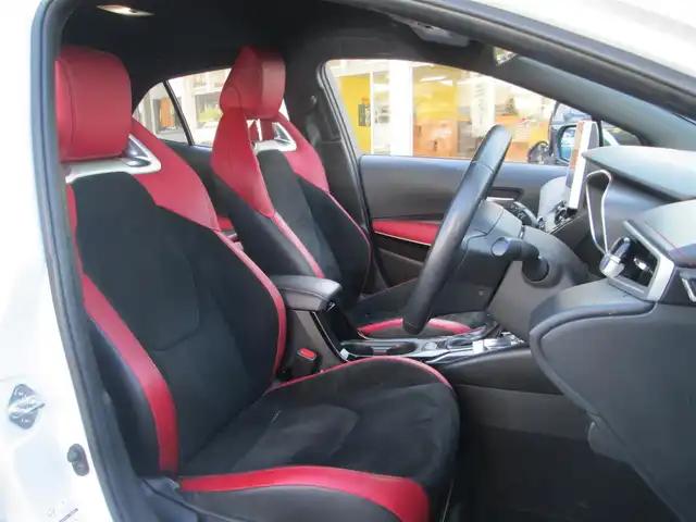 トヨタ カローラ スポーツ ハイブリッドG Z 千葉県 2022(令4)年 2.6万km プラチナホワイトパールマイカ ワンオーナー/純正10.5型ディスプレイオーディオ(ナビ有)/バックカメラ/純正オーディオ【フルセグTV/BT/USB】/モデリスタエアロ/メーカーOPスポーツシート/前席シートヒーター/Toyota Safety Sense/LEDヘッドライト&LEDフォグ/レーダークルーズコントロール/レーンキープアシスト/ヘッドアップディスプレイ/ブラインドスポットモニター/クリアランスソナー/置くだけ充電/ディスプレイ連動前後ドライブレコーダー/ビルトインETC2.0/スペアキー/取扱説明書新車時保証書