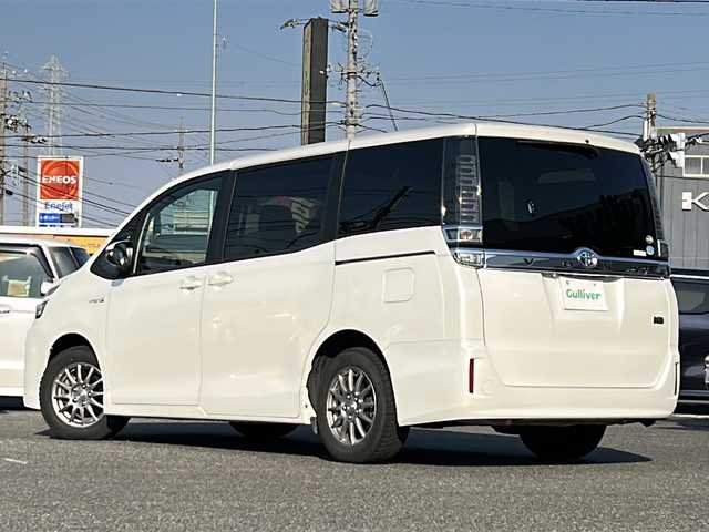 トヨタ ヴォクシー ハイブリッド V 愛知県 2018(平30)年 4.4万km ホワイトパールクリスタルシャイン /禁煙/ワンオーナー//ディーラー整備記録簿H31.R1.2.3.4.5.6//ALPINE9型ナビ/フルセグ/CD/DVD/SD/MSV/BT//バックカメラ/ETC/純正ドラレコ//ALPINE10型フリップダウンモニター//革巻きステア/ステアスイッチ//リアロールサンシェード/シートバックテーブル//両側パワースライドドア//LEDオートライト/オートハイビーム/LEDフォグ//PCS/LDA//クルーズコントロール//前席シートヒーター//オートリトラウインカーミラー//照明付きバニティミラー//プッシュスタート/スマートキー//新車時保証書//取扱説明書//ドラレコ取説//スペアスマートキー