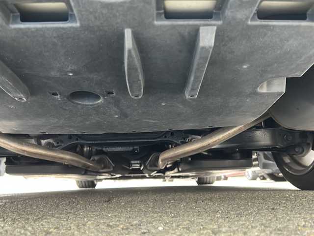 トヨタ ヴォクシー ハイブリッド V 大阪府 2018(平30)年 4.4万km ホワイトパールクリスタルシャイン 禁煙/ワンオーナー/ディーラー整備記録簿H31.R1.2.3.4.5.6/ALPINE9型ナビ/フルセグ/CD/DVD/SD/MSV/BT/バックカメラ/ETC/純正ドラレコ/ALPINE10型フリップダウンモニター/革巻きステア/ステアスイッチ/リアロールサンシェード/シートバックテーブル/両側パワースライドドア/LEDオートライト/オートハイビーム/LEDフォグ/PCS/LDA/クルーズコントロール/前席シートヒーター/オートリトラウインカーミラー/照明付きバニティミラー/プッシュスタート/スマートキー/新車時保証書/取扱説明書/ドラレコ取説/スペアスマートキー