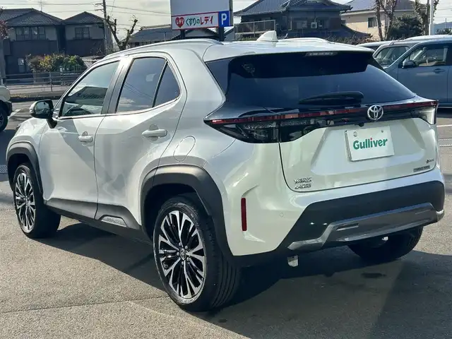 トヨタ ヤリスクロス ハイブリッド Z アドベンチャー 愛媛県 2024(令6)年 0.6万km プラチナホワイトパールマイカ 純正ディスプレイオーディオ（Bluetooth/HDMI)/全周囲カメラ/ETC2.0/茶ハーフレザー/シートヒーター/追従型クルーズコントロール/ブラインドスポットモニター/前後ドライブレコーダー/前後コーナーセンサー/前席ヒートヒーター/ステアリングヒーター/ステアリングリモコン/ドライブ席パワーシート/純正18インチAW/純正フロアマット/衝突被害軽減システム/レーンキープアシスト/横滑り防止装置/盗難防止装置/LEDヘッドライト/オートマチックハイビーム/カーテンエアバック/スペアキー