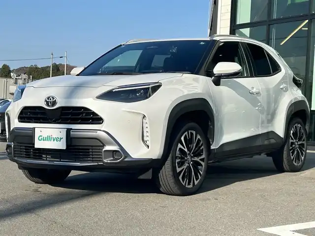 トヨタ ヤリスクロス ハイブリッド Z アドベンチャー 愛媛県 2024(令6)年 0.6万km プラチナホワイトパールマイカ 純正ディスプレイオーディオ（Bluetooth/HDMI)/全周囲カメラ/ETC2.0/茶ハーフレザー/シートヒーター/追従型クルーズコントロール/ブラインドスポットモニター/前後ドライブレコーダー/前後コーナーセンサー/前席ヒートヒーター/ステアリングヒーター/ステアリングリモコン/ドライブ席パワーシート/純正18インチAW/純正フロアマット/衝突被害軽減システム/レーンキープアシスト/横滑り防止装置/盗難防止装置/LEDヘッドライト/オートマチックハイビーム/カーテンエアバック/スペアキー