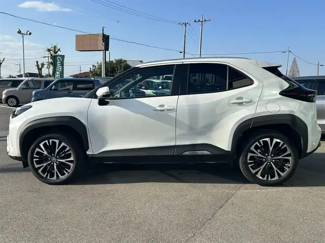 トヨタ ヤリスクロス ハイブリッド Z アドベンチャー 愛媛県 2024(令6)年 0.6万km プラチナホワイトパールマイカ 純正ディスプレイオーディオ（Bluetooth/HDMI)/全周囲カメラ/ETC2.0/茶ハーフレザー/シートヒーター/追従型クルーズコントロール/ブラインドスポットモニター/前後ドライブレコーダー/前後コーナーセンサー/前席ヒートヒーター/ステアリングヒーター/ステアリングリモコン/ドライブ席パワーシート/純正18インチAW/純正フロアマット/衝突被害軽減システム/レーンキープアシスト/横滑り防止装置/盗難防止装置/LEDヘッドライト/オートマチックハイビーム/カーテンエアバック/スペアキー