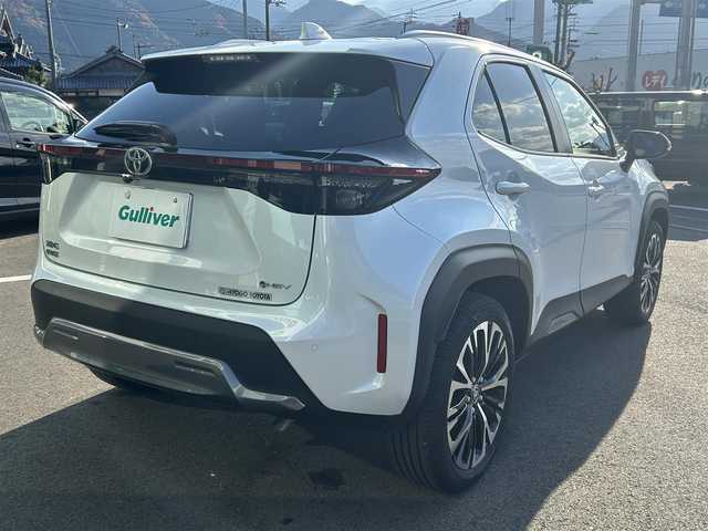 トヨタ ヤリスクロス ハイブリッド Z アドベンチャー 愛媛県 2024(令6)年 0.6万km プラチナホワイトパールマイカ 純正ディスプレイオーディオ（Bluetooth/HDMI)/全周囲カメラ/ETC2.0/茶ハーフレザー/シートヒーター/追従型クルーズコントロール/ブラインドスポットモニター/前後ドライブレコーダー/前後コーナーセンサー/前席ヒートヒーター/ステアリングヒーター/ステアリングリモコン/ドライブ席パワーシート/純正18インチAW/純正フロアマット/衝突被害軽減システム/レーンキープアシスト/横滑り防止装置/盗難防止装置/LEDヘッドライト/オートマチックハイビーム/カーテンエアバック/スペアキー