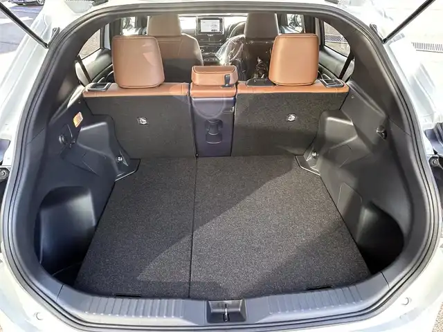 トヨタ ヤリスクロス ハイブリッド Z アドベンチャー 愛媛県 2024(令6)年 0.6万km プラチナホワイトパールマイカ 純正ディスプレイオーディオ（Bluetooth/HDMI)/全周囲カメラ/ETC2.0/茶ハーフレザー/シートヒーター/追従型クルーズコントロール/ブラインドスポットモニター/前後ドライブレコーダー/前後コーナーセンサー/前席ヒートヒーター/ステアリングヒーター/ステアリングリモコン/ドライブ席パワーシート/純正18インチAW/純正フロアマット/衝突被害軽減システム/レーンキープアシスト/横滑り防止装置/盗難防止装置/LEDヘッドライト/オートマチックハイビーム/カーテンエアバック/スペアキー