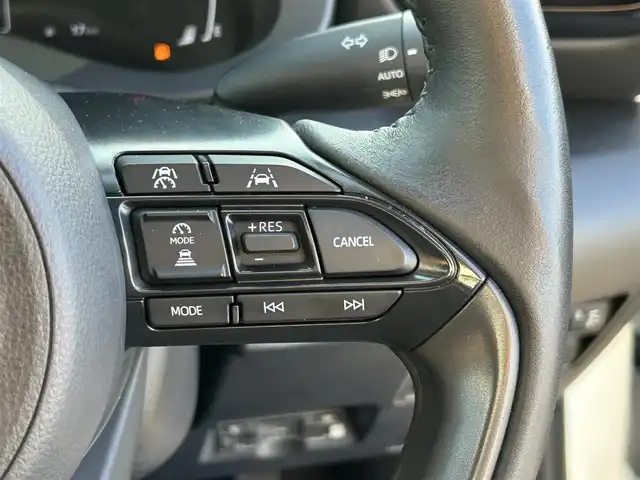 トヨタ ヤリスクロス ハイブリッド Z アドベンチャー 愛媛県 2024(令6)年 0.6万km プラチナホワイトパールマイカ 純正ディスプレイオーディオ（Bluetooth/HDMI)/全周囲カメラ/ETC2.0/茶ハーフレザー/シートヒーター/追従型クルーズコントロール/ブラインドスポットモニター/前後ドライブレコーダー/前後コーナーセンサー/前席ヒートヒーター/ステアリングヒーター/ステアリングリモコン/ドライブ席パワーシート/純正18インチAW/純正フロアマット/衝突被害軽減システム/レーンキープアシスト/横滑り防止装置/盗難防止装置/LEDヘッドライト/オートマチックハイビーム/カーテンエアバック/スペアキー