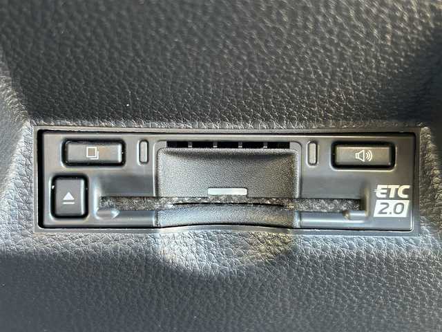 トヨタ ヤリスクロス ハイブリッド Z アドベンチャー 愛媛県 2024(令6)年 0.6万km プラチナホワイトパールマイカ 純正ディスプレイオーディオ（Bluetooth/HDMI)/全周囲カメラ/ETC2.0/茶ハーフレザー/シートヒーター/追従型クルーズコントロール/ブラインドスポットモニター/前後ドライブレコーダー/前後コーナーセンサー/前席ヒートヒーター/ステアリングヒーター/ステアリングリモコン/ドライブ席パワーシート/純正18インチAW/純正フロアマット/衝突被害軽減システム/レーンキープアシスト/横滑り防止装置/盗難防止装置/LEDヘッドライト/オートマチックハイビーム/カーテンエアバック/スペアキー