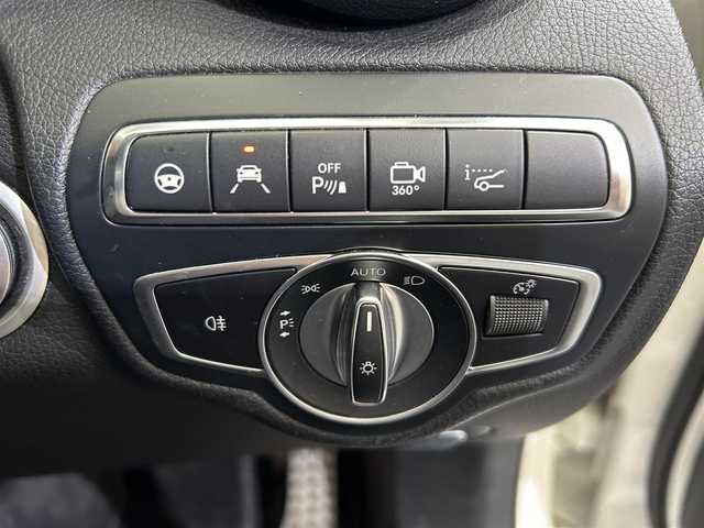 メルセデス・ベンツ ＧＬＣ２２０ d 4マチックスポーツ 愛媛県 2018(平30)年 4.7万km ポーラホワイト 純正メモリナビ/(AM/FM/Bluetooth/フルセグ)/フロント/バック/全周囲カメラ/衝突被害軽減ブレーキ/車線逸脱警報/ブラインドスポットモニター/コーナーセンサー/電動リアゲート/パワーシート/全席シートヒーター/ビルトインETC/ルーフレール/ステアリングスイッチ/トノカバー/オートライト/フォグランプ/純正アルミ19インチ/保証書/取扱説明書
