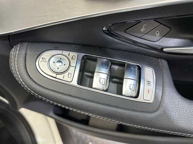 メルセデス・ベンツ ＧＬＣ２２０ d 4マチックスポーツ 愛媛県 2018(平30)年 4.7万km ポーラホワイト 純正メモリナビ/(AM/FM/Bluetooth/フルセグ)/フロント/バック/全周囲カメラ/衝突被害軽減ブレーキ/車線逸脱警報/ブラインドスポットモニター/コーナーセンサー/電動リアゲート/パワーシート/全席シートヒーター/ビルトインETC/ルーフレール/ステアリングスイッチ/トノカバー/オートライト/フォグランプ/純正アルミ19インチ/保証書/取扱説明書