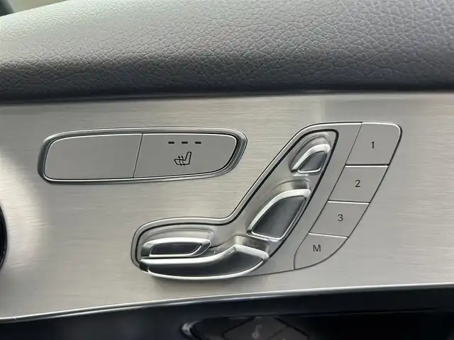 メルセデス・ベンツ ＧＬＣ２２０ d 4マチックスポーツ 愛媛県 2018(平30)年 4.7万km ポーラホワイト 純正メモリナビ/(AM/FM/Bluetooth/フルセグ)/フロント/バック/全周囲カメラ/衝突被害軽減ブレーキ/車線逸脱警報/ブラインドスポットモニター/コーナーセンサー/電動リアゲート/パワーシート/全席シートヒーター/ビルトインETC/ルーフレール/ステアリングスイッチ/トノカバー/オートライト/フォグランプ/純正アルミ19インチ/保証書/取扱説明書