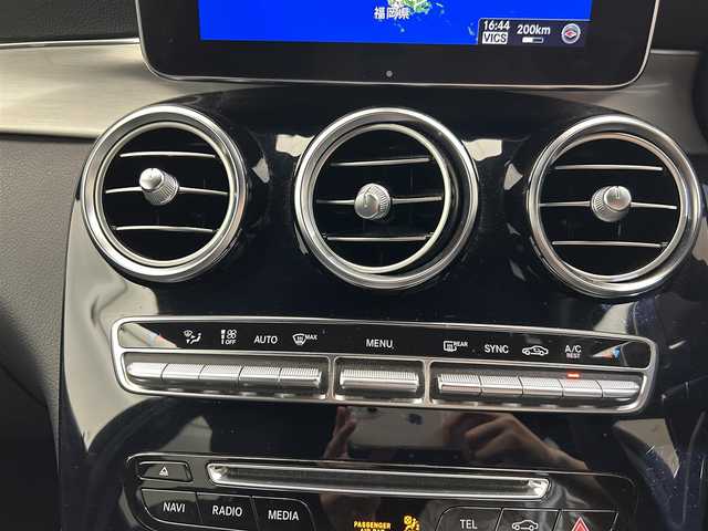 メルセデス・ベンツ ＧＬＣ２２０ d 4マチックスポーツ 愛媛県 2018(平30)年 4.7万km ポーラホワイト 純正メモリナビ/(AM/FM/Bluetooth/フルセグ)/フロント/バック/全周囲カメラ/衝突被害軽減ブレーキ/車線逸脱警報/ブラインドスポットモニター/コーナーセンサー/電動リアゲート/パワーシート/全席シートヒーター/ビルトインETC/ルーフレール/ステアリングスイッチ/トノカバー/オートライト/フォグランプ/純正アルミ19インチ/保証書/取扱説明書