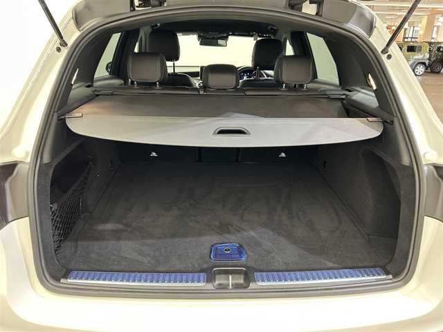 メルセデス・ベンツ ＧＬＣ２２０ d 4マチックスポーツ 愛媛県 2018(平30)年 4.7万km ポーラホワイト 純正メモリナビ/(AM/FM/Bluetooth/フルセグ)/フロント/バック/全周囲カメラ/衝突被害軽減ブレーキ/車線逸脱警報/ブラインドスポットモニター/コーナーセンサー/電動リアゲート/パワーシート/全席シートヒーター/ビルトインETC/ルーフレール/ステアリングスイッチ/トノカバー/オートライト/フォグランプ/純正アルミ19インチ/保証書/取扱説明書