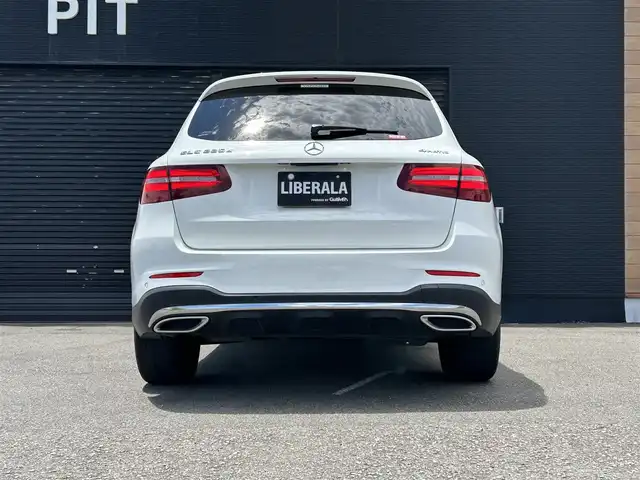 メルセデス・ベンツ ＧＬＣ２２０ d 4マチックスポーツ 宮崎県 2018(平30)年 4.7万km ポーラホワイト 宇純正メモリナビ/・AM/FM/・Bluetooth/・フルセグTV/フロント/バック/全周囲カメラ/衝突被害軽減ブレーキ/車線逸脱警報/ブラインドスポットモニター/コーナーセンサー/電動リアゲート/D/N席パワーシート/全席シートヒーター/ビルトインETC/ルーフレール/ステアリングスイッチ/トノカバー/オートライト/フォグランプ/純正19インチアルミホイール