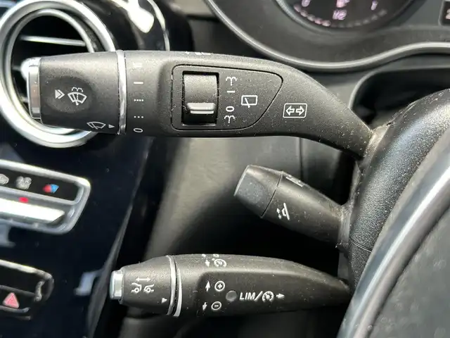 メルセデス・ベンツ ＧＬＣ２２０ d 4マチックスポーツ 宮崎県 2018(平30)年 4.7万km ポーラホワイト 宇純正メモリナビ/・AM/FM/・Bluetooth/・フルセグTV/フロント/バック/全周囲カメラ/衝突被害軽減ブレーキ/車線逸脱警報/ブラインドスポットモニター/コーナーセンサー/電動リアゲート/D/N席パワーシート/全席シートヒーター/ビルトインETC/ルーフレール/ステアリングスイッチ/トノカバー/オートライト/フォグランプ/純正19インチアルミホイール