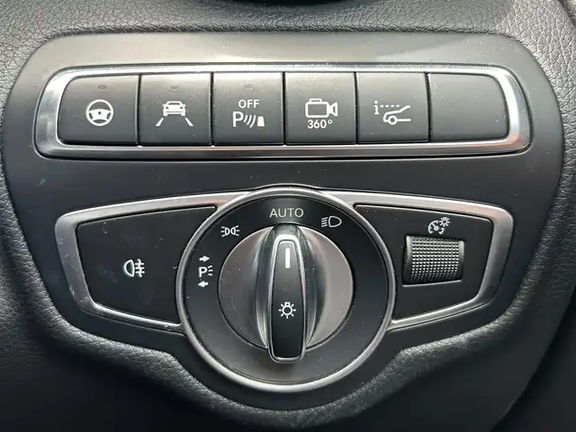 メルセデス・ベンツ ＧＬＣ２２０ d 4マチックスポーツ 宮崎県 2018(平30)年 4.7万km ポーラホワイト 宇純正メモリナビ/・AM/FM/・Bluetooth/・フルセグTV/フロント/バック/全周囲カメラ/衝突被害軽減ブレーキ/車線逸脱警報/ブラインドスポットモニター/コーナーセンサー/電動リアゲート/D/N席パワーシート/全席シートヒーター/ビルトインETC/ルーフレール/ステアリングスイッチ/トノカバー/オートライト/フォグランプ/純正19インチアルミホイール