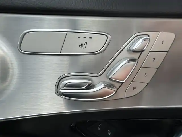メルセデス・ベンツ ＧＬＣ２２０ d 4マチックスポーツ 宮崎県 2018(平30)年 4.7万km ポーラホワイト 宇純正メモリナビ/・AM/FM/・Bluetooth/・フルセグTV/フロント/バック/全周囲カメラ/衝突被害軽減ブレーキ/車線逸脱警報/ブラインドスポットモニター/コーナーセンサー/電動リアゲート/D/N席パワーシート/全席シートヒーター/ビルトインETC/ルーフレール/ステアリングスイッチ/トノカバー/オートライト/フォグランプ/純正19インチアルミホイール