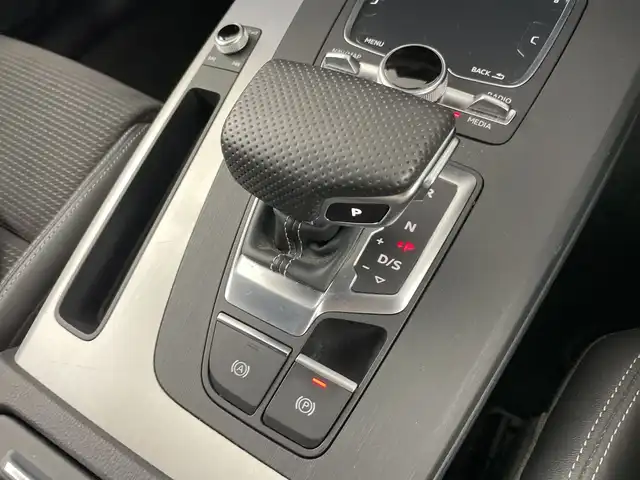 アウディ Ｑ５ 40TDIクワトロ Sライン 愛知県 2020(令2)年 3.9万km デイトナグレーパールエフェクト 純正ナビ/全周囲カメラ/フルセグTV/S-lineパッケージ/・専用ハーフレザーシート/・専用ステアリングホイール/マトリクスLEDヘッドライト/アダプティブハイビームアシスト/パワーシート/シートヒーター/アダプティブクルーズコントロール/レーンキープアシスト/電子パーキングブレーキ/オートホールド