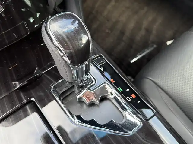 トヨタ クラウン アスリート G 東京都 2016(平28)年 3.4万km ホワイトパールクリスタルシャイン 純正ナビ/（TV/Bluetooth/CD/DVD/USB/SD/VTR/AUX）/純正１８インチアルミホイール/ブラックレザーシート/ブラインドスポットモニター/クルーズコントロール/レーダー探知機/（ZERO　９０９LS）/スマートキー／プッシュスタート/車線逸脱/革巻きステアリング/電動格納ウインカーミラー/パドルシフト/ドアバイザ―/リアプライバシーガラス/ISOFIX/後席サンシェード/横滑り防止装置/新車時保証書/取扱説明書