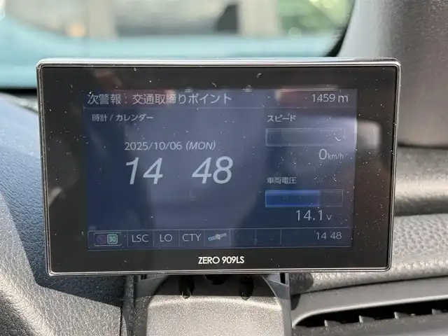 トヨタ クラウン アスリート G 東京都 2016(平28)年 3.4万km ホワイトパールクリスタルシャイン 純正ナビ/（TV/Bluetooth/CD/DVD/USB/SD/VTR/AUX）/純正１８インチアルミホイール/ブラックレザーシート/ブラインドスポットモニター/クルーズコントロール/レーダー探知機/（ZERO　９０９LS）/スマートキー／プッシュスタート/車線逸脱/革巻きステアリング/電動格納ウインカーミラー/パドルシフト/ドアバイザ―/リアプライバシーガラス/ISOFIX/後席サンシェード/横滑り防止装置/新車時保証書/取扱説明書