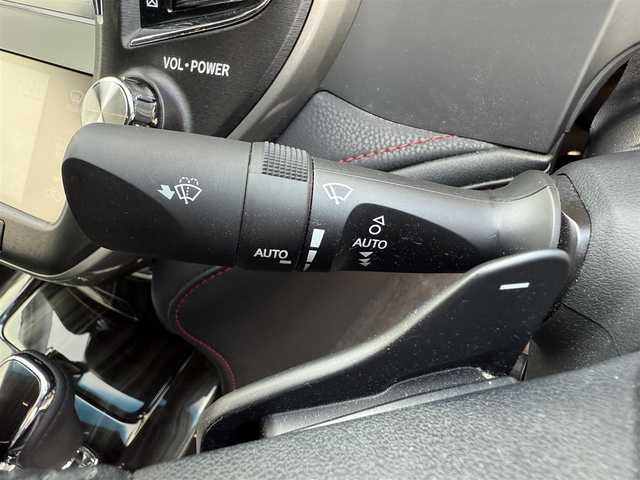 トヨタ クラウン アスリート G 東京都 2016(平28)年 3.4万km ホワイトパールクリスタルシャイン 純正ナビ/（TV/Bluetooth/CD/DVD/USB/SD/VTR/AUX）/純正１８インチアルミホイール/ブラックレザーシート/ブラインドスポットモニター/クルーズコントロール/レーダー探知機/（ZERO　９０９LS）/スマートキー／プッシュスタート/車線逸脱/革巻きステアリング/電動格納ウインカーミラー/パドルシフト/ドアバイザ―/リアプライバシーガラス/ISOFIX/後席サンシェード/横滑り防止装置/新車時保証書/取扱説明書