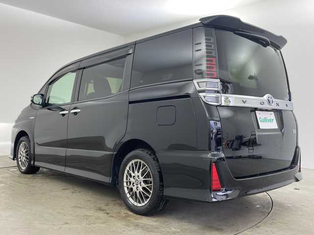 トヨタ ヴォクシー ハイブリッド ZS 煌 兵庫県 2018(平30)年 5.2万km ブラック ・純正9インチナビ(CD/DVD/BT/TV/SD)/・両側パワースライドドア/・純正フリップダウンモニター/・トヨタセーフティセンス/・プリクラッシュセーフティ/・レーンディパーチャーアラート/・クルーズコントロール/・オートマチックハイビーム/・先行車発進告知/・前席シートヒーター/・純正ドライブレコーダー/・ビルトインETC/・純正16インチAW/・プッシュスタート/・スマートキー/・LEDライト　/・LEDフォグランプ/・TRC/・ダブルエアコン