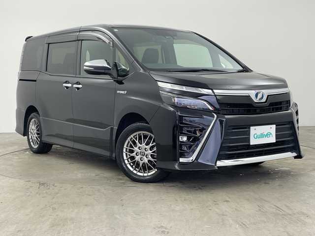 トヨタ ヴォクシー ハイブリッド ZS 煌 兵庫県 2018(平30)年 5.2万km ブラック ・純正9インチナビ(CD/DVD/BT/TV/SD)/・両側パワースライドドア/・純正フリップダウンモニター/・トヨタセーフティセンス/・プリクラッシュセーフティ/・レーンディパーチャーアラート/・クルーズコントロール/・オートマチックハイビーム/・先行車発進告知/・前席シートヒーター/・純正ドライブレコーダー/・ビルトインETC/・純正16インチAW/・プッシュスタート/・スマートキー/・LEDライト　/・LEDフォグランプ/・TRC/・ダブルエアコン