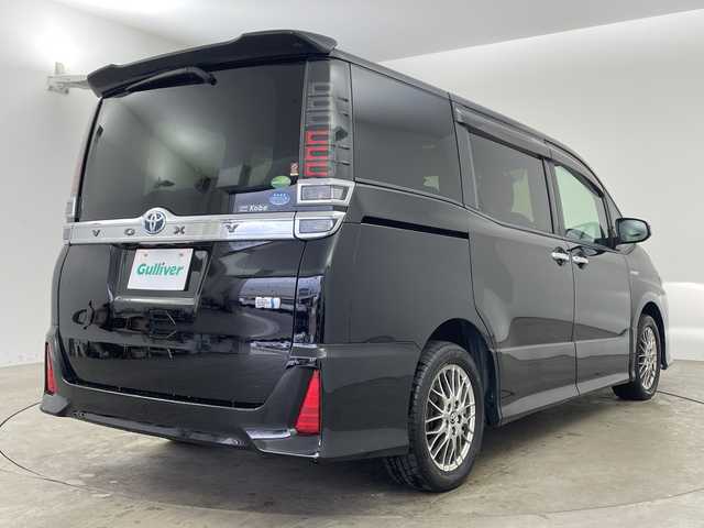 トヨタ ヴォクシー ハイブリッド ZS 煌 兵庫県 2018(平30)年 5.2万km ブラック ・純正9インチナビ(CD/DVD/BT/TV/SD)/・両側パワースライドドア/・純正フリップダウンモニター/・トヨタセーフティセンス/・プリクラッシュセーフティ/・レーンディパーチャーアラート/・クルーズコントロール/・オートマチックハイビーム/・先行車発進告知/・前席シートヒーター/・純正ドライブレコーダー/・ビルトインETC/・純正16インチAW/・プッシュスタート/・スマートキー/・LEDライト　/・LEDフォグランプ/・TRC/・ダブルエアコン