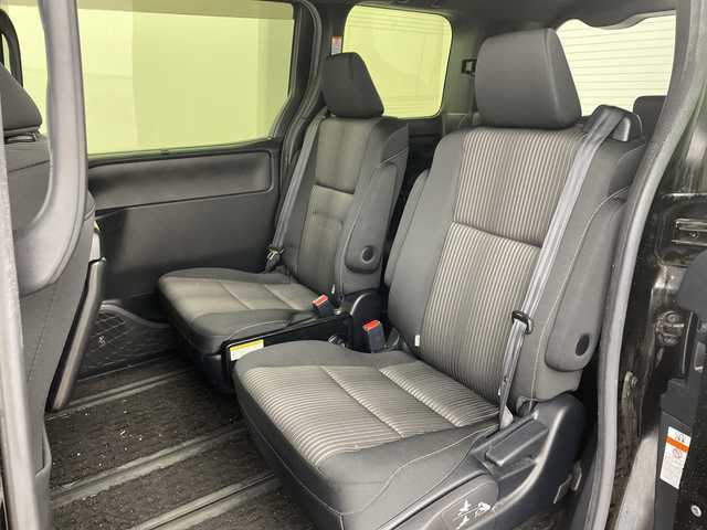 トヨタ ヴォクシー ハイブリッド ZS 煌 兵庫県 2018(平30)年 5.2万km ブラック ・純正9インチナビ(CD/DVD/BT/TV/SD)/・両側パワースライドドア/・純正フリップダウンモニター/・トヨタセーフティセンス/・プリクラッシュセーフティ/・レーンディパーチャーアラート/・クルーズコントロール/・オートマチックハイビーム/・先行車発進告知/・前席シートヒーター/・純正ドライブレコーダー/・ビルトインETC/・純正16インチAW/・プッシュスタート/・スマートキー/・LEDライト　/・LEDフォグランプ/・TRC/・ダブルエアコン