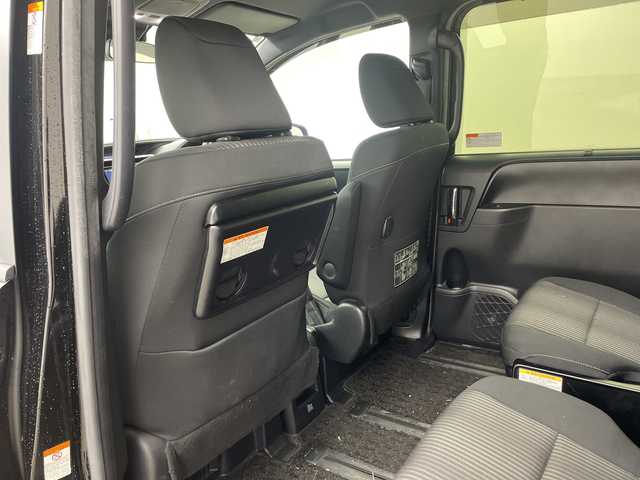 トヨタ ヴォクシー ハイブリッド ZS 煌 兵庫県 2018(平30)年 5.2万km ブラック ・純正9インチナビ(CD/DVD/BT/TV/SD)/・両側パワースライドドア/・純正フリップダウンモニター/・トヨタセーフティセンス/・プリクラッシュセーフティ/・レーンディパーチャーアラート/・クルーズコントロール/・オートマチックハイビーム/・先行車発進告知/・前席シートヒーター/・純正ドライブレコーダー/・ビルトインETC/・純正16インチAW/・プッシュスタート/・スマートキー/・LEDライト　/・LEDフォグランプ/・TRC/・ダブルエアコン