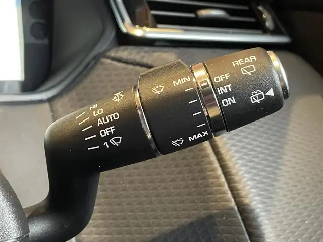 ランドローバー レンジローバーヴェラール S 180PS 愛知県 2019(令1)年 3.5万km 白Ⅱ 純正ナビ /フルセグTV /Apple Car Play/360度カメラ /ACC /レーンキープ /ブラインドスポット/黒革シート /シートヒーター /ステアリングヒーター /MERIDIANサウンド /パワーバックドア /純正19インチアルミホイール/LEDヘッドライト/オートライト/保証書/取扱説明書/スマートキー/ユーロン・ホワイトメタリック