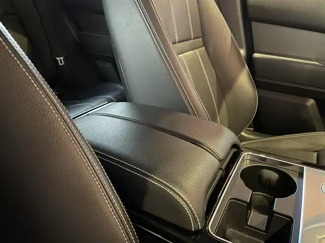 ランドローバー レンジローバーヴェラール S 180PS 愛知県 2019(令1)年 3.5万km 白Ⅱ 純正ナビ /フルセグTV /Apple Car Play/360度カメラ /ACC /レーンキープ /ブラインドスポット/黒革シート /シートヒーター /ステアリングヒーター /MERIDIANサウンド /パワーバックドア /純正19インチアルミホイール/LEDヘッドライト/オートライト/保証書/取扱説明書/スマートキー/ユーロン・ホワイトメタリック