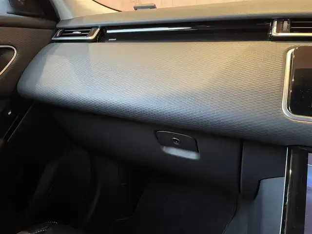 ランドローバー レンジローバーヴェラール S 180PS 愛知県 2019(令1)年 3.5万km 白Ⅱ 純正ナビ /フルセグTV /Apple Car Play/360度カメラ /ACC /レーンキープ /ブラインドスポット/黒革シート /シートヒーター /ステアリングヒーター /MERIDIANサウンド /パワーバックドア /純正19インチアルミホイール/LEDヘッドライト/オートライト/保証書/取扱説明書/スマートキー/ユーロン・ホワイトメタリック