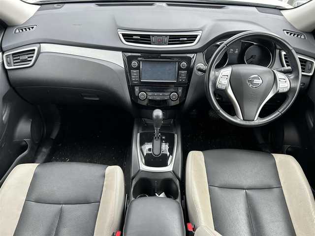 日産 エクストレイル モード・プレミア 奈良県 2016(平28)年 3.3万km ホワイト 全方位カメラ　/サンルーフ　/フルセグナビ　/ＵＳＢ入力　/ＣＤ　/レザーシート　/前席シートヒーター　/ルーフレール　/純正アルミホイール　/純正フロアマット　/スマートキー