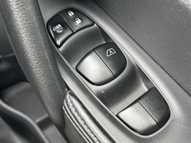日産 エクストレイル モード・プレミア 奈良県 2016(平28)年 3.3万km ホワイト 全方位カメラ　/サンルーフ　/フルセグナビ　/ＵＳＢ入力　/ＣＤ　/レザーシート　/前席シートヒーター　/ルーフレール　/純正アルミホイール　/純正フロアマット　/スマートキー