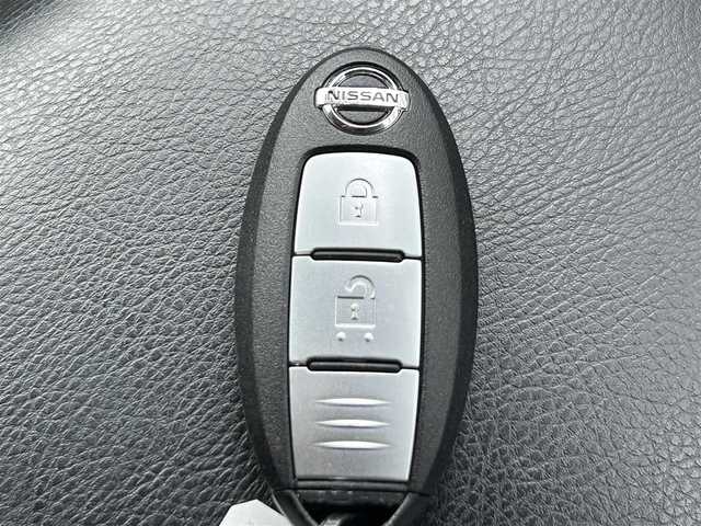 日産 エクストレイル モード・プレミア 奈良県 2016(平28)年 3.3万km ホワイト 全方位カメラ　/サンルーフ　/フルセグナビ　/ＵＳＢ入力　/ＣＤ　/レザーシート　/前席シートヒーター　/ルーフレール　/純正アルミホイール　/純正フロアマット　/スマートキー
